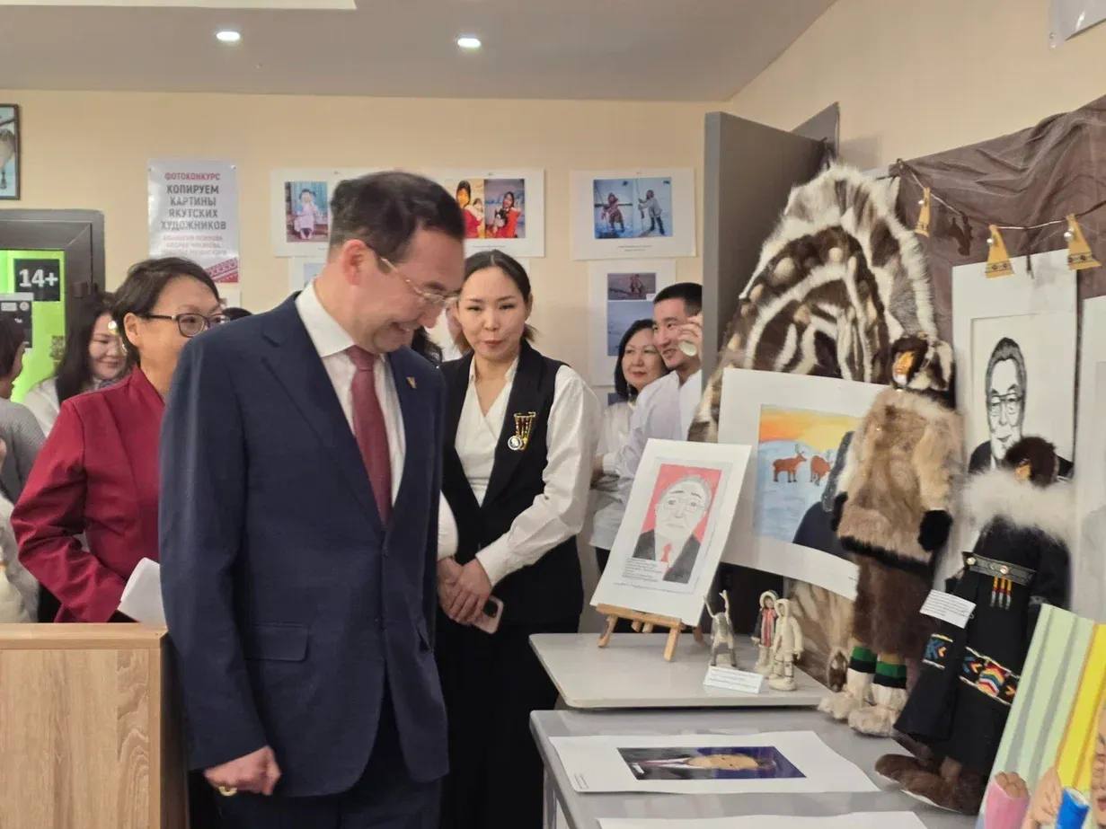 Выставку народного творчества посетил глава Якутии в Саскылахе