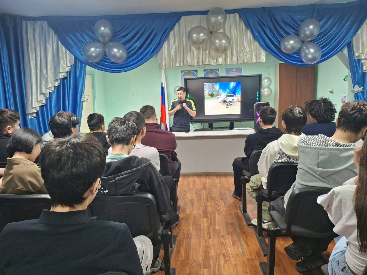 Лекция по безопасности на дорогах для студентов Якутии