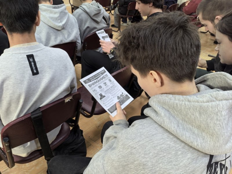 Сотрудники Управления уголовного розыска МВД Якутии провели встречи по профилактике киберпреступлений в учебных заведениях Якутска Сотрудники Управления уголовного розыска МВД Якутии провели встречи по профилактике киберпреступлений в учебных заведениях Якутска