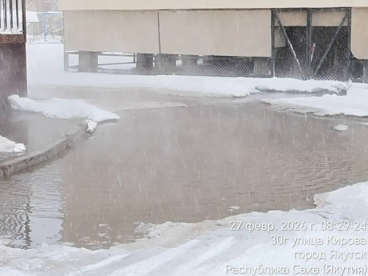 Сегодня в ходе обхода территории Центрального округа на предмет санитарного состояния специалистами выявлена авария на инженерных сетях торгового центра "Кэскил", расположенного по адресу ул. Курашова, 8 Сегодня в ходе обхода территории Центрального округа на предмет санитарного состояния специалистами выявлена авария на инженерных сетях торгового центра "Кэскил", расположенного по адресу ул. Курашова, 8