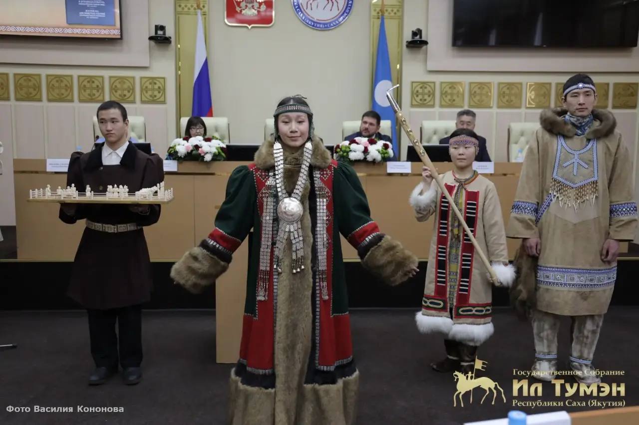 Презентация первой книги третьего тома системного каталога "Материальная и духовная культура Якутии в музеях мира (XVII-XX в.)" и книги перевода на якутский язык рунического текста "Ырк Битиг" Презентация первой книги третьего тома системного каталога "Материальная и духовная культура Якутии в музеях мира (XVII-XX в.)" и книги перевода на якутский язык рунического текста "Ырк Битиг"