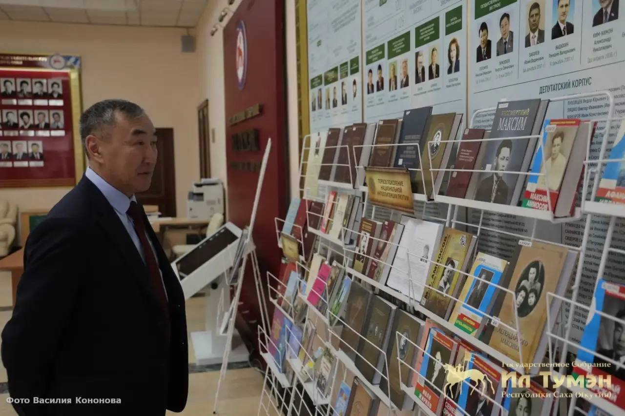 Презентация первой книги третьего тома системного каталога "Материальная и духовная культура Якутии в музеях мира (XVII-XX в.)" и книги перевода на якутский язык рунического текста "Ырк Битиг" Презентация первой книги третьего тома системного каталога "Материальная и духовная культура Якутии в музеях мира (XVII-XX в.)" и книги перевода на якутский язык рунического текста "Ырк Битиг"