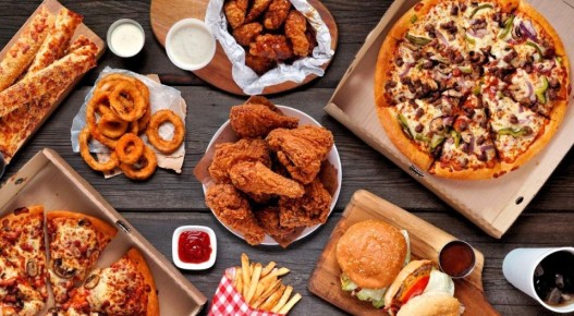 Почему мы тянемся к вредным продуктам осенью и зимой