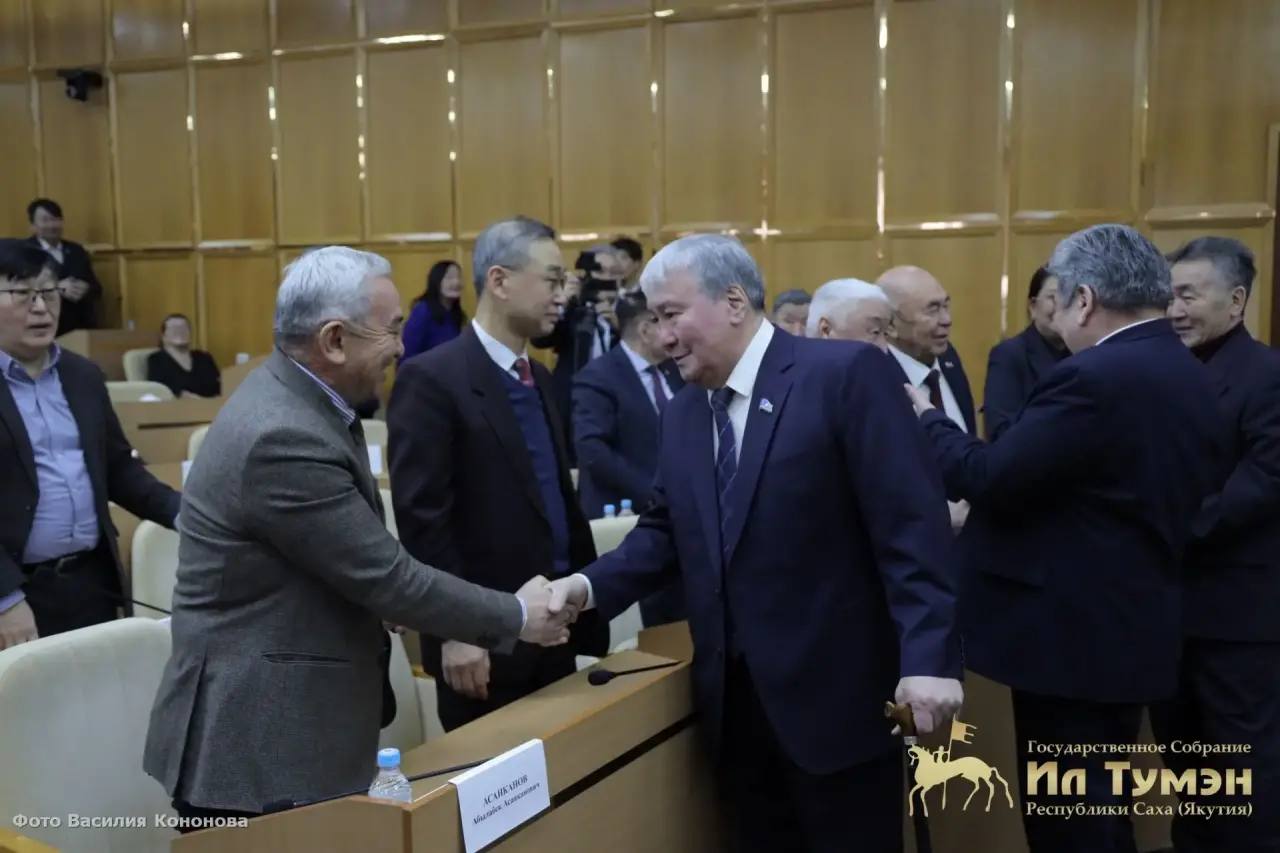 Презентация первой книги третьего тома системного каталога "Материальная и духовная культура Якутии в музеях мира (XVII-XX в.)" и книги перевода на якутский язык рунического текста "Ырк Битиг" Презентация первой книги третьего тома системного каталога "Материальная и духовная культура Якутии в музеях мира (XVII-XX в.)" и книги перевода на якутский язык рунического текста "Ырк Битиг"