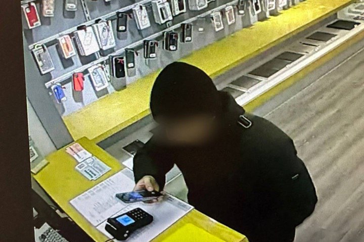 Заставили поверить в награду за подвиги погибшего отца Заставили поверить в награду за подвиги погибшего отца