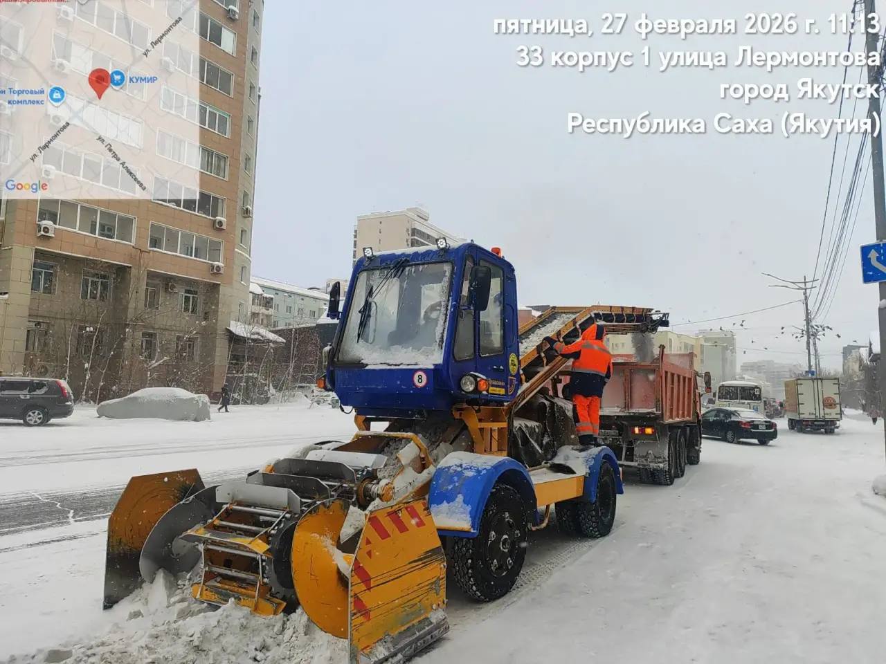 Кадры работ по погрузке снега по ул. Лермонтова