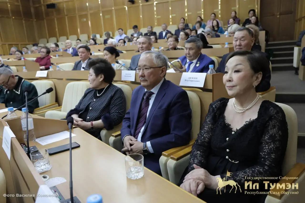 Презентация первой книги третьего тома системного каталога "Материальная и духовная культура Якутии в музеях мира (XVII-XX в.)" и книги перевода на якутский язык рунического текста "Ырк Битиг" Презентация первой книги третьего тома системного каталога "Материальная и духовная культура Якутии в музеях мира (XVII-XX в.)" и книги перевода на якутский язык рунического текста "Ырк Битиг"