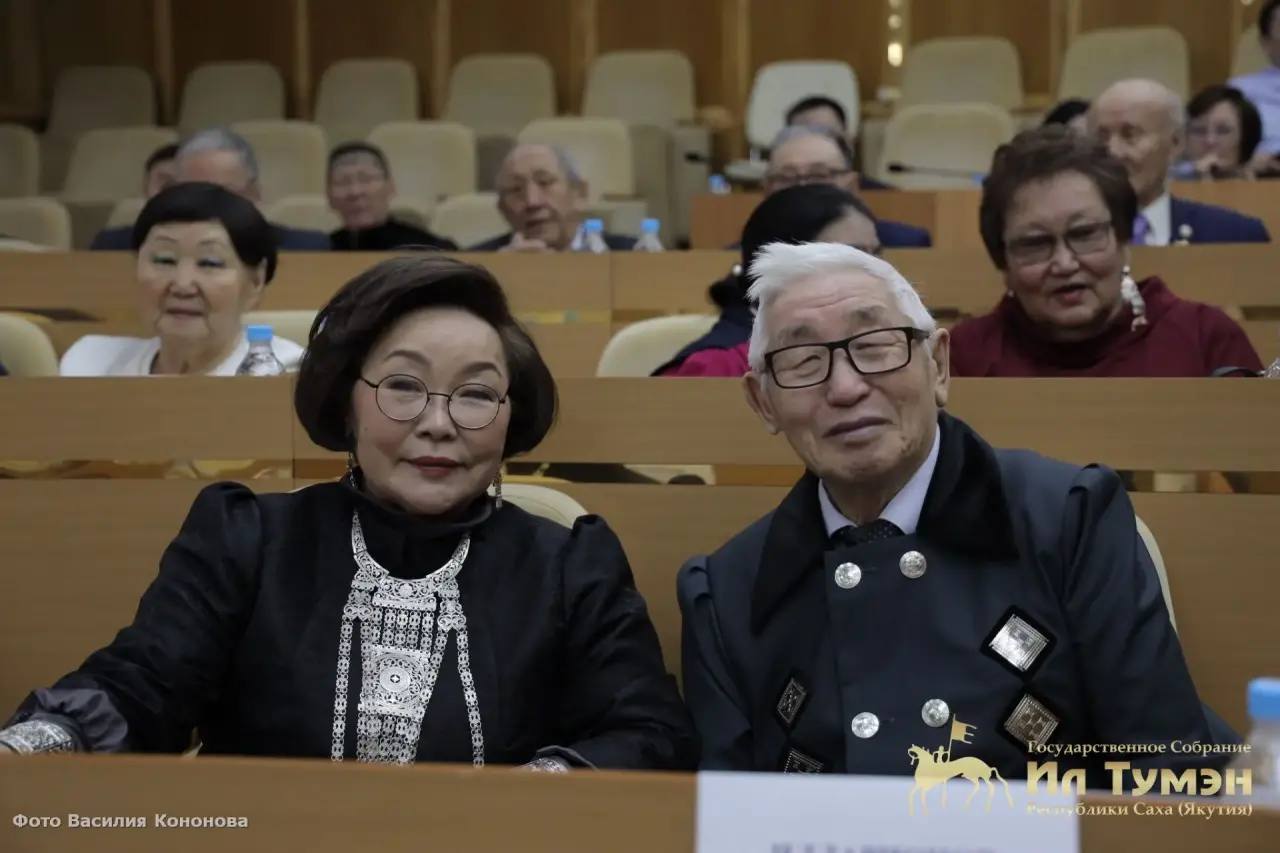 Презентация первой книги третьего тома системного каталога "Материальная и духовная культура Якутии в музеях мира (XVII-XX в.)" и книги перевода на якутский язык рунического текста "Ырк Битиг" Презентация первой книги третьего тома системного каталога "Материальная и духовная культура Якутии в музеях мира (XVII-XX в.)" и книги перевода на якутский язык рунического текста "Ырк Битиг"