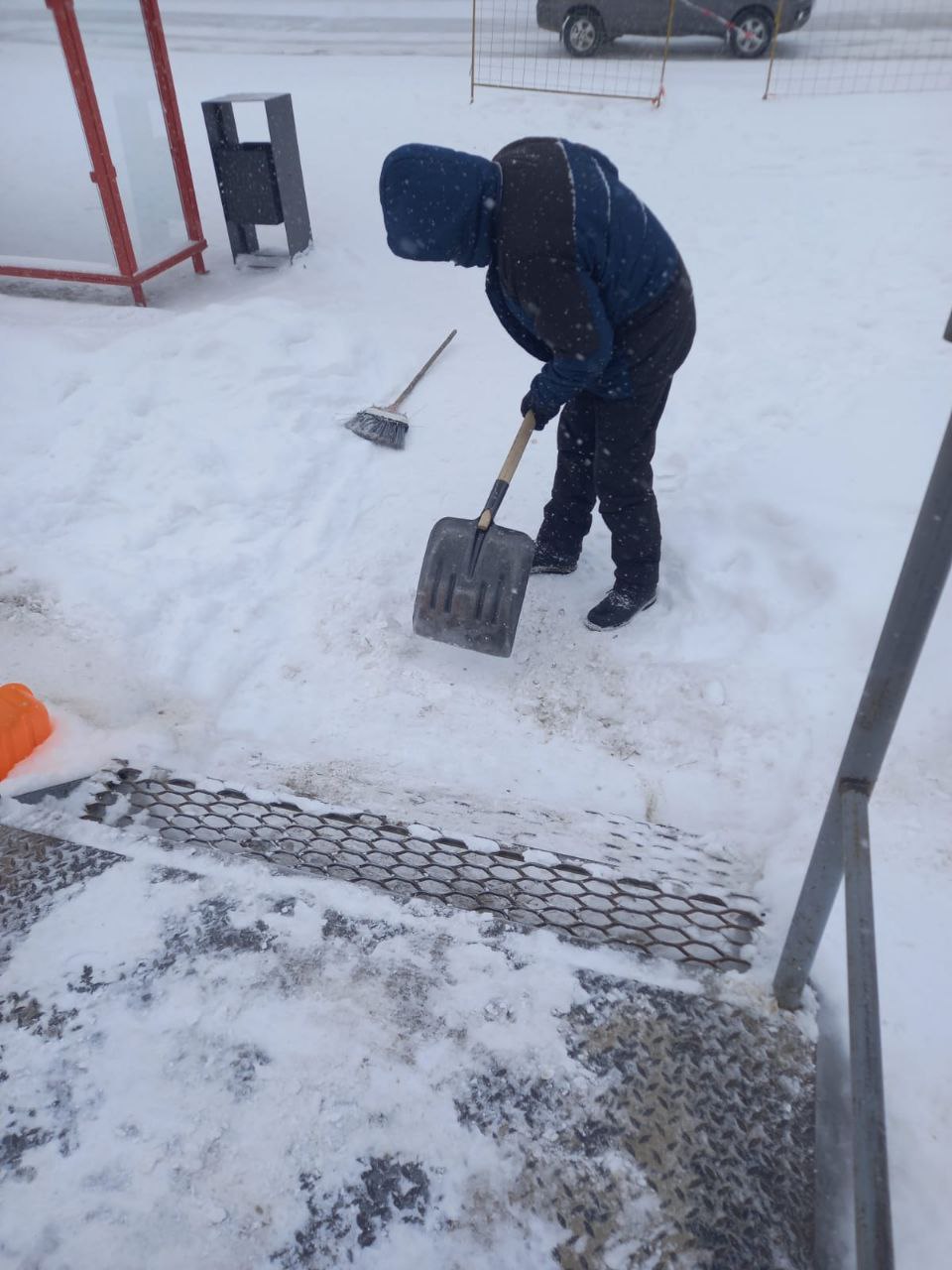 В Губинском округе наши муниципальные дворники ежедневно расчищают снег, обеспечивая безопасность и комфорт жителей В Губинском округе наши муниципальные дворники ежедневно расчищают снег, обеспечивая безопасность и комфорт жителей