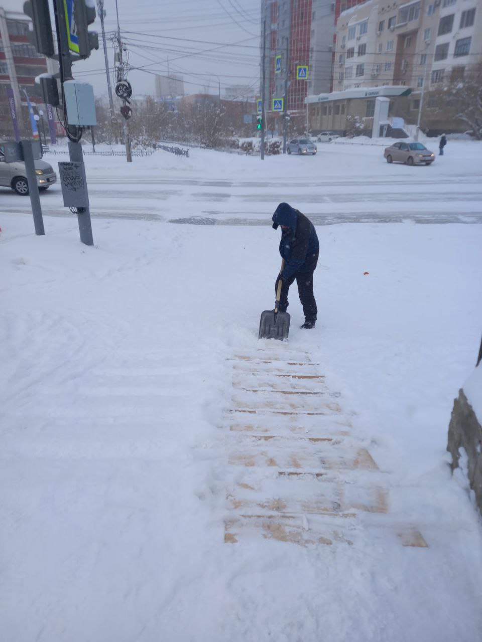 В Губинском округе наши муниципальные дворники ежедневно расчищают снег, обеспечивая безопасность и комфорт жителей В Губинском округе наши муниципальные дворники ежедневно расчищают снег, обеспечивая безопасность и комфорт жителей