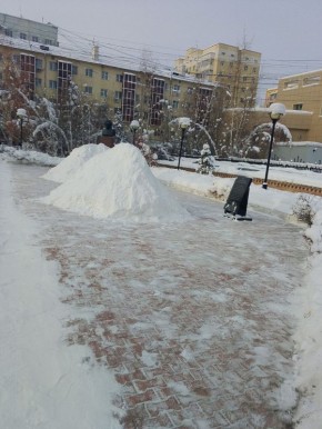 Работа муниципальных дворников по уборке общественных территорий