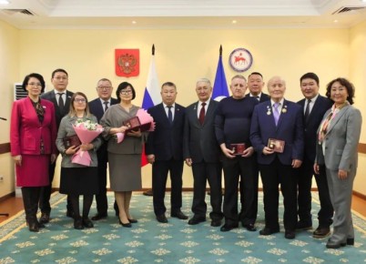 Заслуженным труженикам вручили знак «Почетный наставник» в Якутии