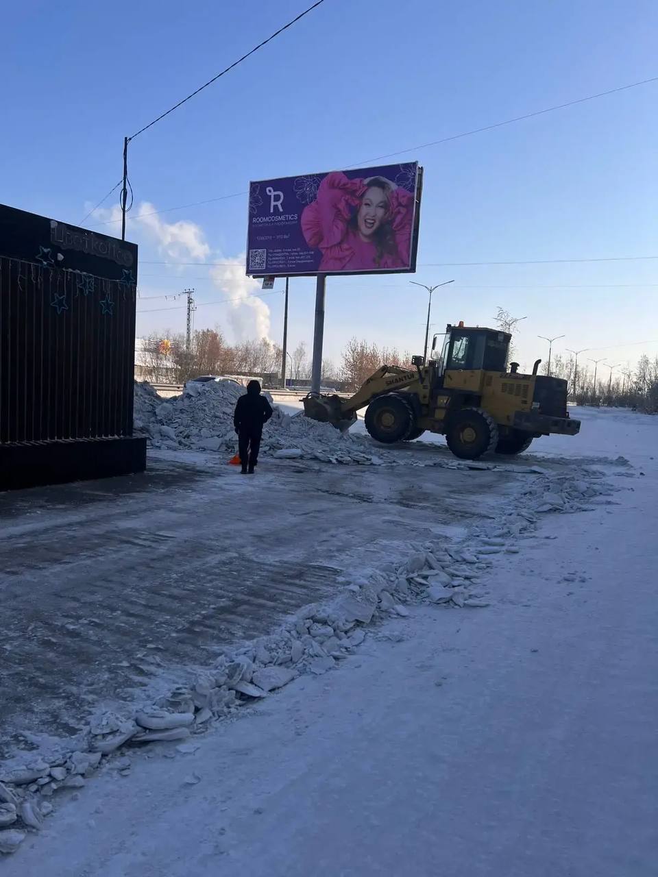 В Гагаринском вывозят снег! В Гагаринском вывозят снег!