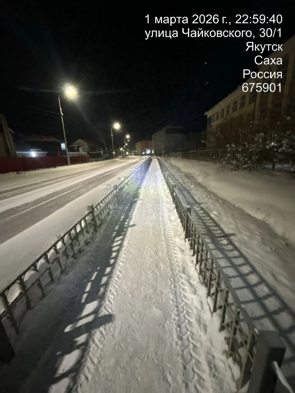 Наша подрядная организация продолжает очистку тротуаров от снега Наша подрядная организация продолжает очистку тротуаров от снега