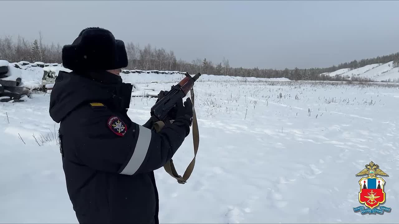 Транспортные полицейские Якутии провели занятия по тактико-специальной подготовке в особых условиях