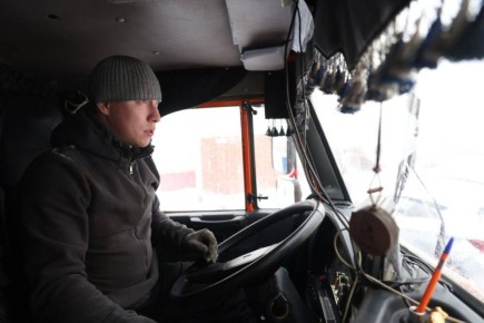 «Мне нравится моя работа». Один рейс с водителем мусоровоза из Якутска