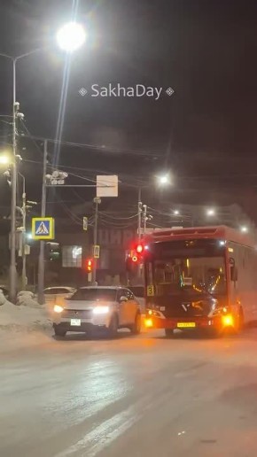 На Пояркова вечернее ДТП с участием "Волгабаса", перегородили две полосы в сторону автовокзала