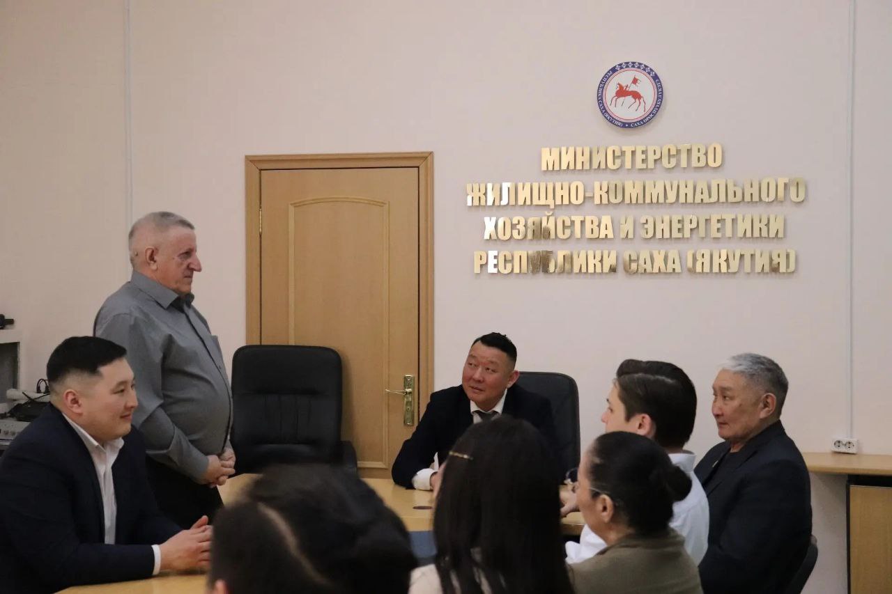 Рад сообщить, что два наших уважаемых коллеги удостоились почетного звания «Почётный наставник Республики Саха (Якутия)»: Рад сообщить, что два наших уважаемых коллеги удостоились почетного звания «Почётный наставник Республики Саха (Якутия)»: