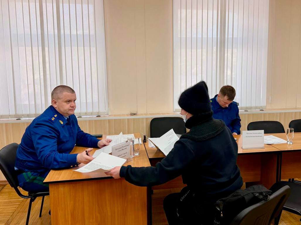 Прокурор республики Сергей Дябкин провел личный прием граждан и предпринимателей в Ленском районе Прокурор республики Сергей Дябкин провел личный прием граждан и предпринимателей в Ленском районе