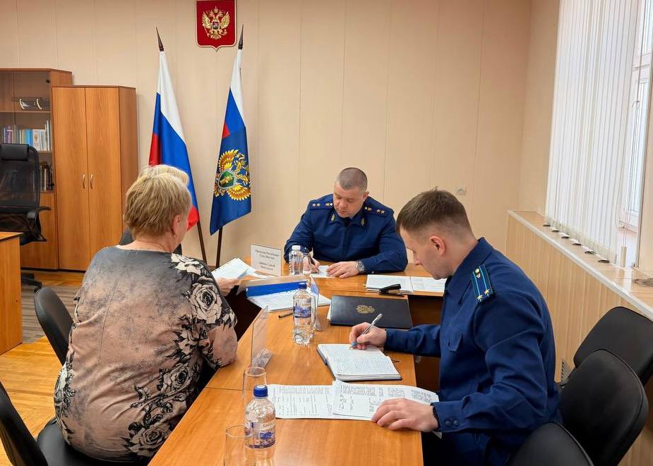 Прокурор республики Сергей Дябкин провел личный прием граждан и предпринимателей в Ленском районе Прокурор республики Сергей Дябкин провел личный прием граждан и предпринимателей в Ленском районе