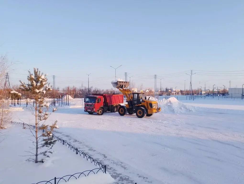 Продолжается вывоз снега с территории Гагринского округа Продолжается вывоз снега с территории Гагринского округа