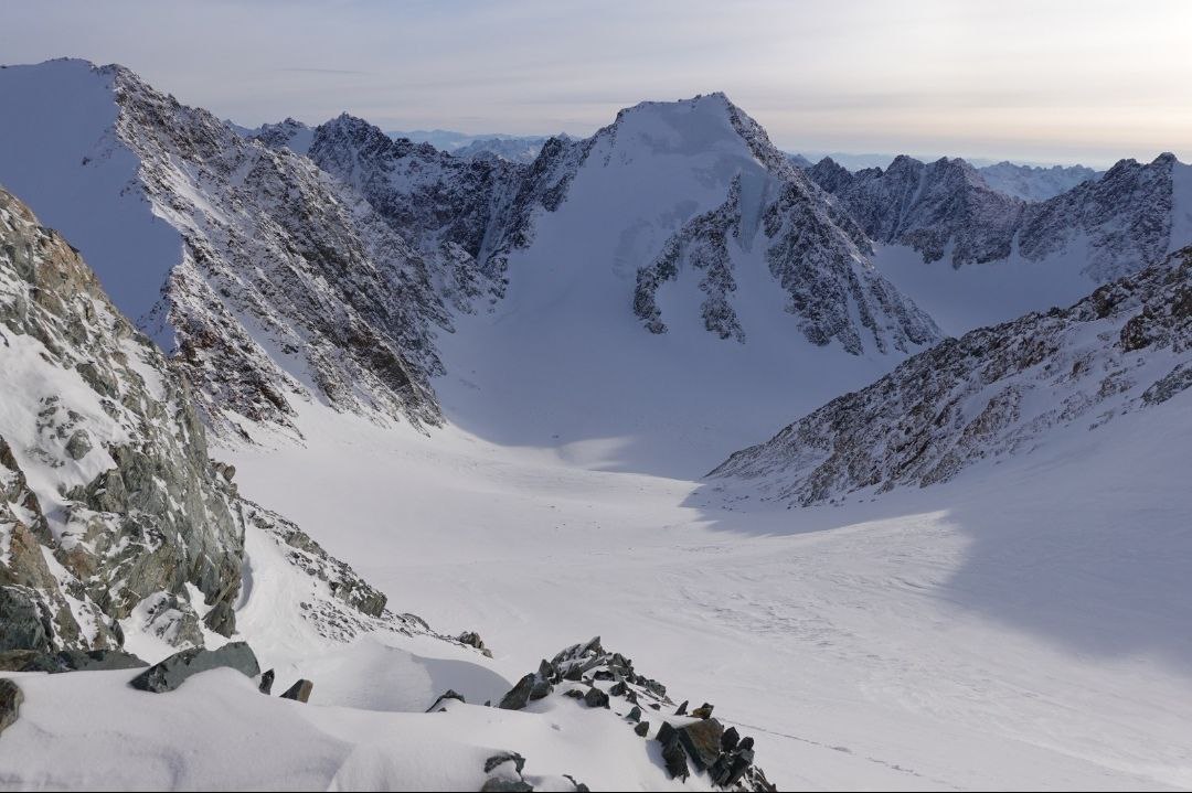 Швейцарский турист поделился фотографиями восхождения на гору Победа Швейцарский турист поделился фотографиями восхождения на гору Победа