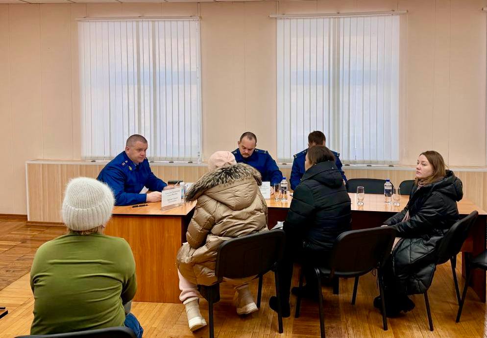 Прокурор республики Сергей Дябкин провел личный прием граждан и предпринимателей в Ленском районе Прокурор республики Сергей Дябкин провел личный прием граждан и предпринимателей в Ленском районе