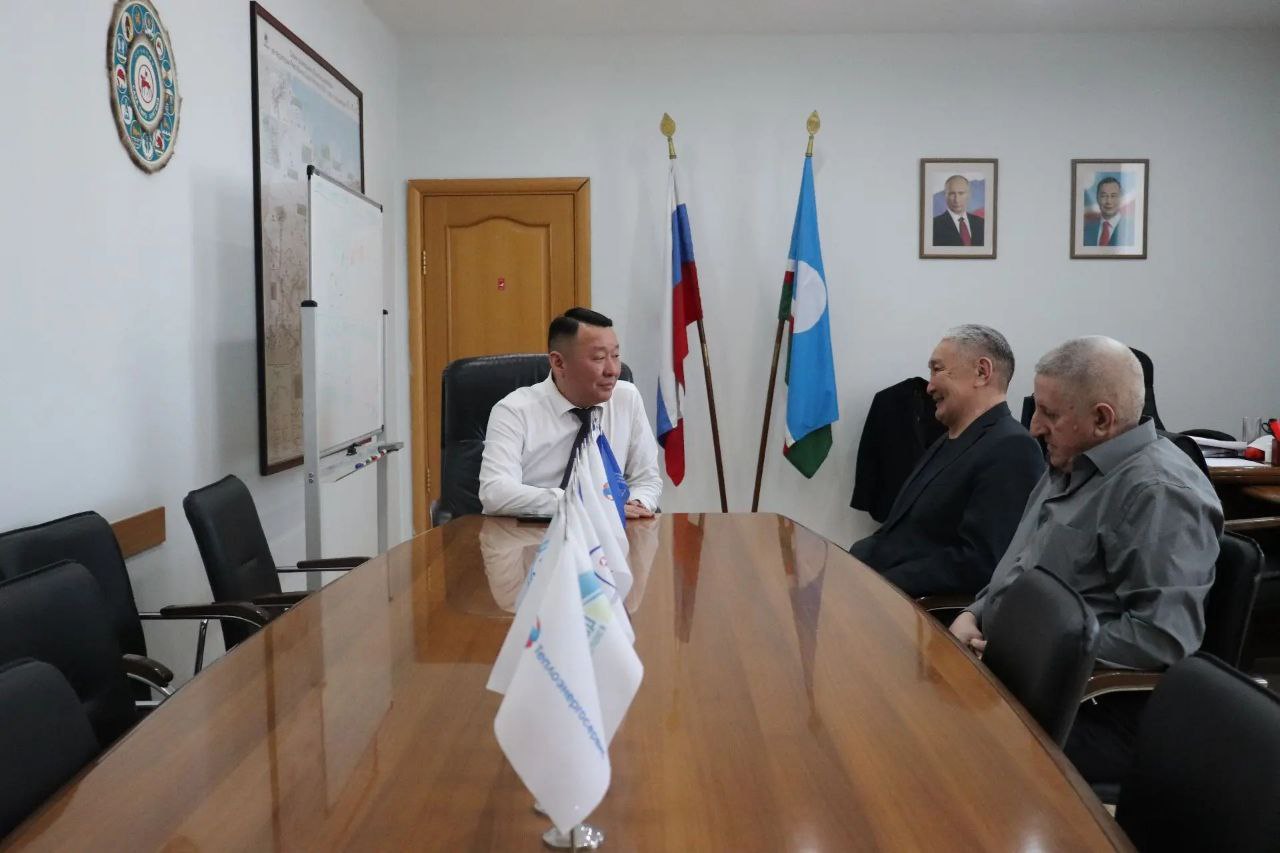 Рад сообщить, что два наших уважаемых коллеги удостоились почетного звания «Почётный наставник Республики Саха (Якутия)»: