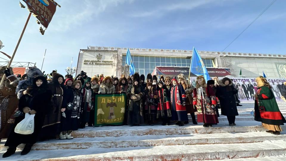 Норуот маастарын кнгэр. ХААЛАСТАР СЭЛЭЛИИ ХААМЫЫГА КЫТЫННЫЛАР Бгн Дьокуускайга Саха рспблкэтигэр Норуот маастарын кннэн сэлэлии хаамыы онус тглн буолла Норуот маастарын кнгэр. ХААЛАСТАР СЭЛЭЛИИ ХААМЫЫГА КЫТЫННЫЛАР Бгн Дьокуускайга Саха рспблкэтигэр Норуот маастарын кннэн сэлэлии хаамыы онус тглн буолла