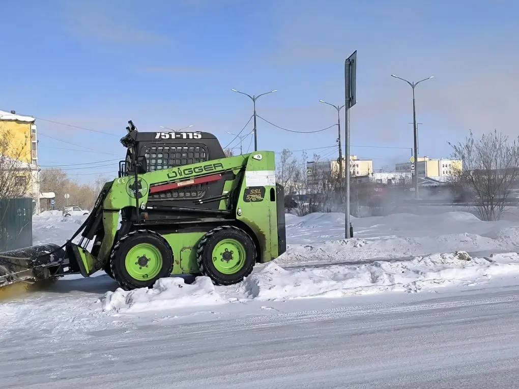 Уборка тротуаров в Гагаринском! Уборка тротуаров в Гагаринском!