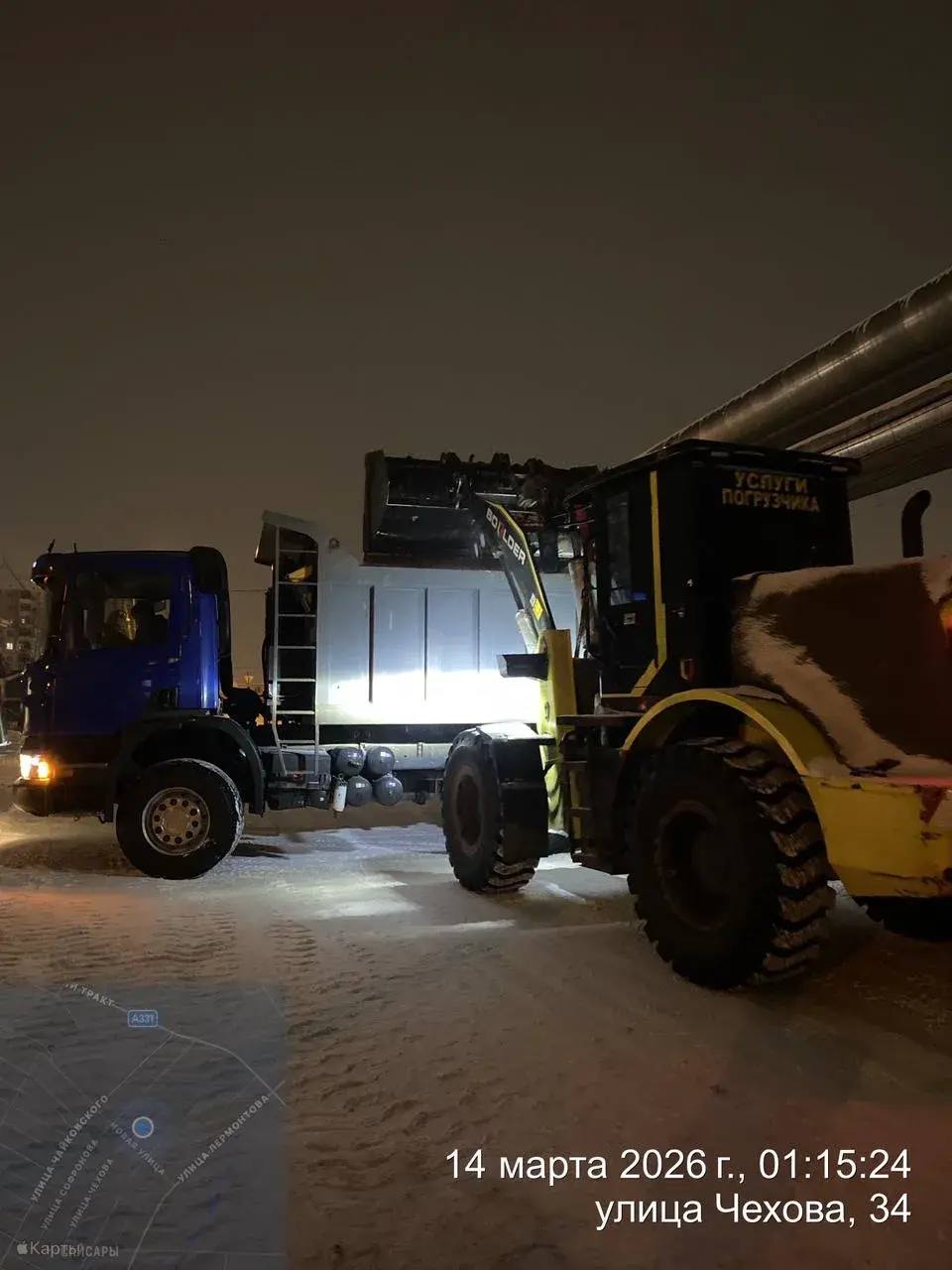 Кадры работ по погрузке снега по ул. Чехова Кадры работ по погрузке снега по ул. Чехова