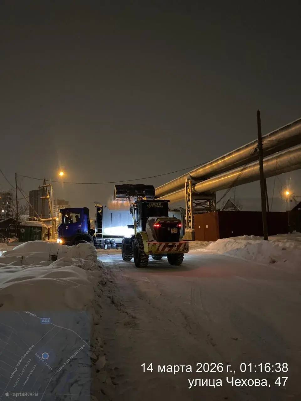Кадры работ по погрузке снега по ул. Чехова