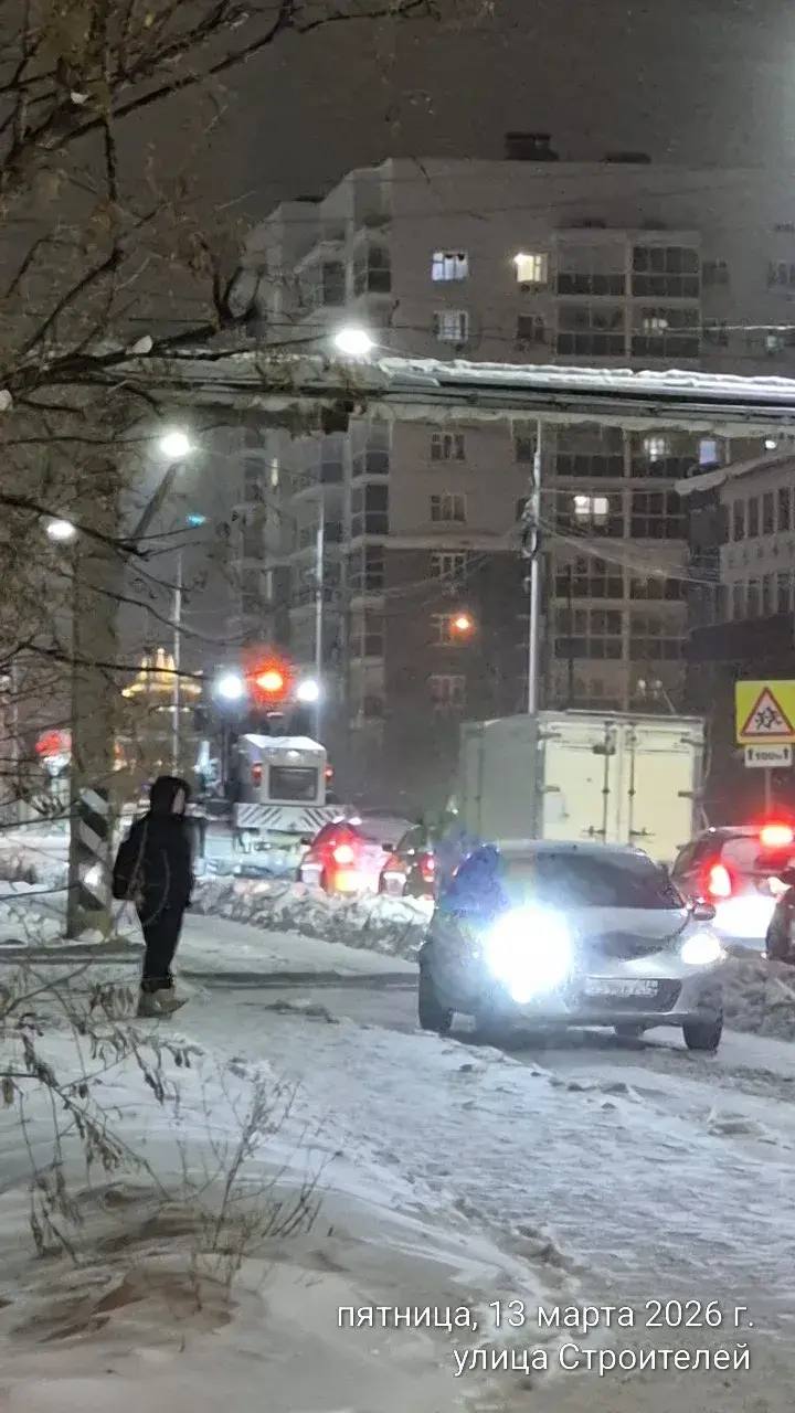 Формирование вала для дальнейшего вывоза по ул. Строителей Формирование вала для дальнейшего вывоза по ул. Строителей