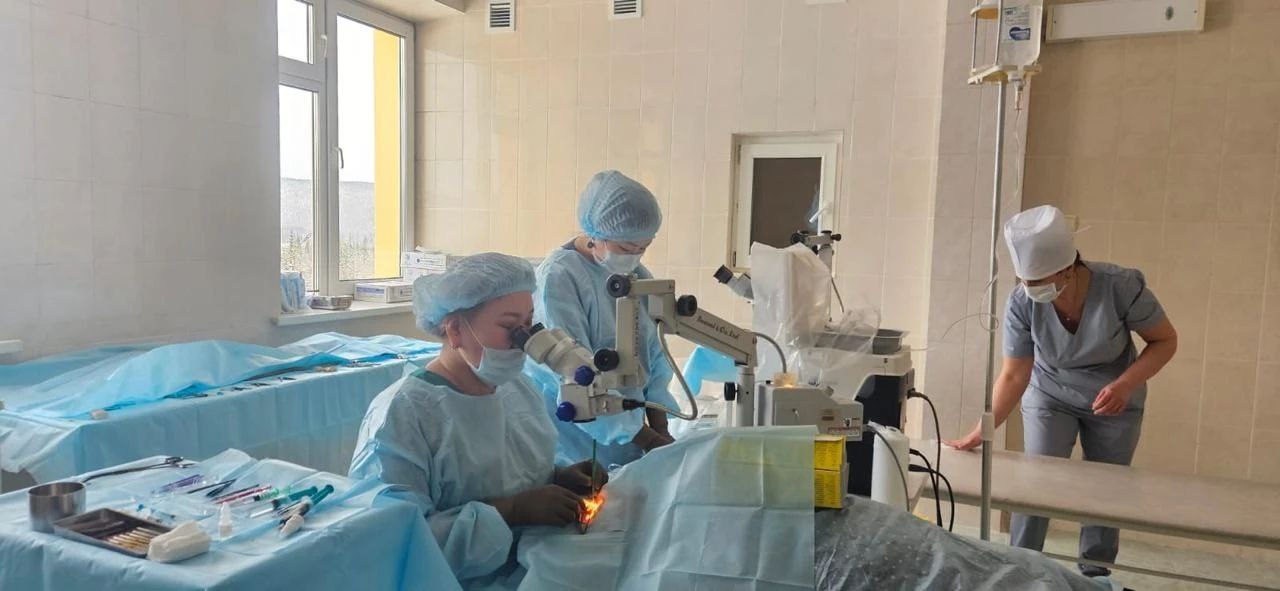 В Алданском районе продолжает работу мобильная хирургическая бригада врачей Якутской республиканской офтальмологической больницы В Алданском районе продолжает работу мобильная хирургическая бригада врачей Якутской республиканской офтальмологической больницы