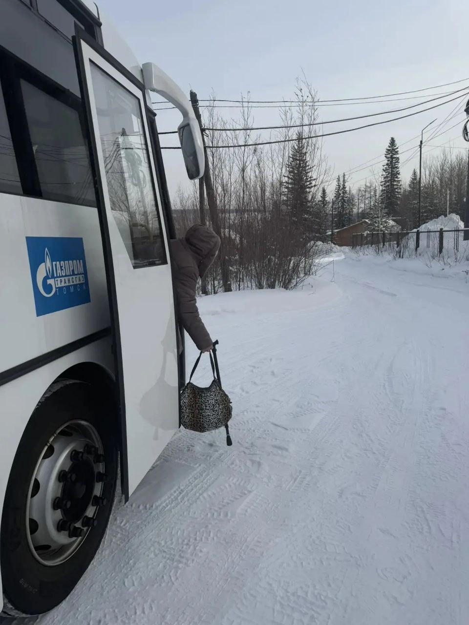 В Алданском районе продолжает работу мобильная хирургическая бригада врачей Якутской республиканской офтальмологической больницы В Алданском районе продолжает работу мобильная хирургическая бригада врачей Якутской республиканской офтальмологической больницы