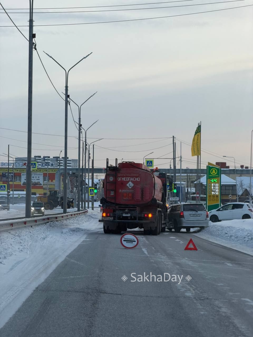 На Окружной дороге заблокирован проезд На Окружной дороге заблокирован проезд