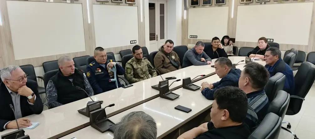 Вместе сильнее. В Хангаласском улусе создадут общественный совет ветеранов боевых действий при главе района Вместе сильнее. В Хангаласском улусе создадут общественный совет ветеранов боевых действий при главе района