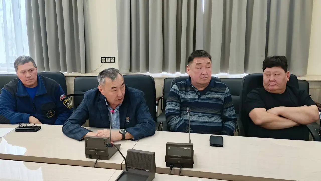 Вместе сильнее. В Хангаласском улусе создадут общественный совет ветеранов боевых действий при главе района Вместе сильнее. В Хангаласском улусе создадут общественный совет ветеранов боевых действий при главе района