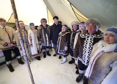 Айсен Николаев обсудил развитие оленеводства с эвенской общиной в Томпонском районе