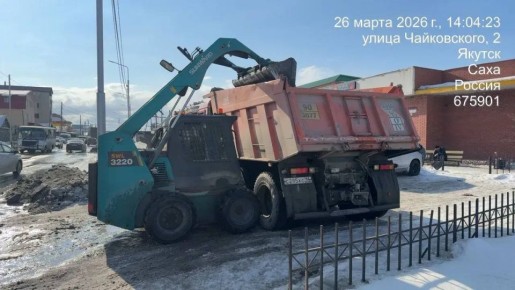 Погрузка снега, ул. Чайковского