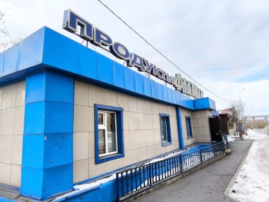 "Скандальный" магазин "Флагман", который глава Якутска приказал снести 19 марта, продолжает работать
