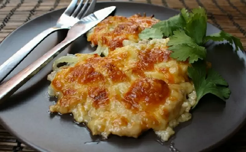 Мясо по-французски с ананасами: новый взгляд на классическую закуску