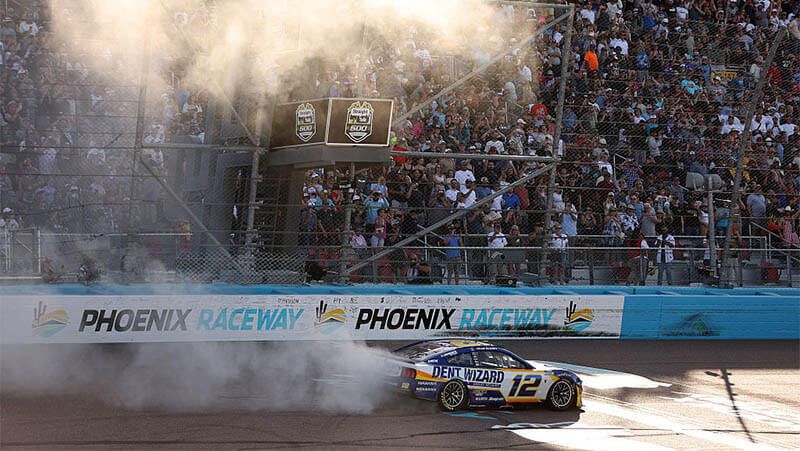 ������ ��������� ������� � ������� ����� NASCAR � �������