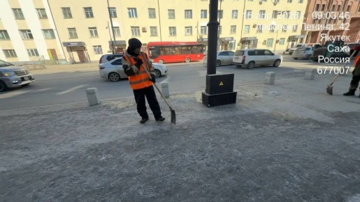 Очистка тротуаров от наледи, пр. Ленина