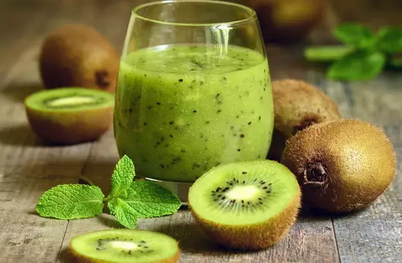 Витаминный смузи: как сделать коктейль из яблока, киви и банана всего за 5 минут