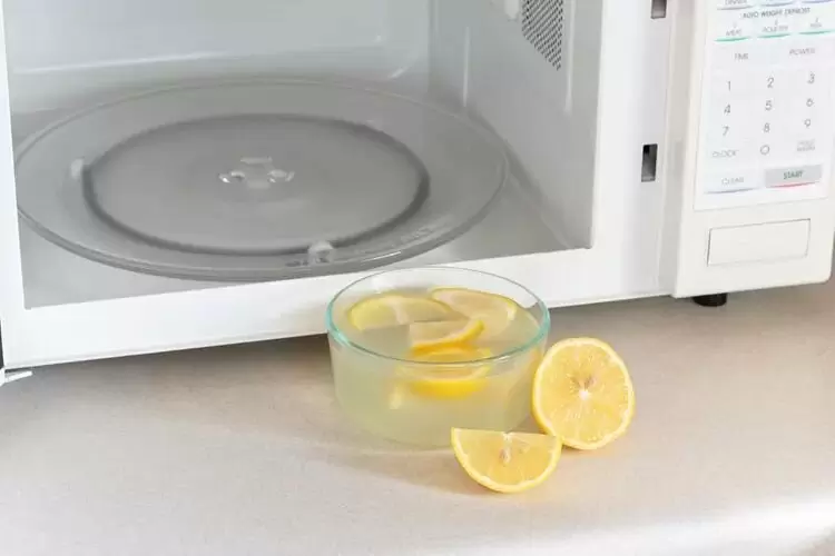 Как избавиться от неприятного запаха в микроволновке: простые и эффективные методы