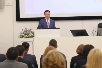 Айсен Николаев: Встретился с медицинским сообществом республики. Для меня это разговор не только о здравоохранении