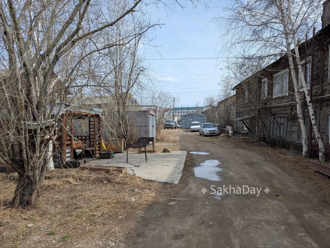 В Якутске многие люди живут скромно, совсем небогато В Якутске многие люди живут скромно, совсем небогато