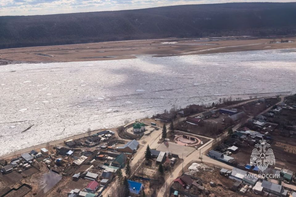 Два поселка эвакуируют в Якутии из-за подъема воды в реке Лена