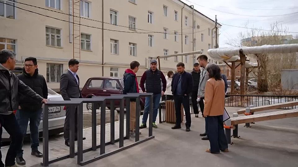 Евгений Григорьев провел выездное совещание по объектам капитального ремонта дорог и дворовых территорий